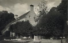 12095 Gezicht op een deel van Hotel de Grebbe aan de Grebbeweg te Grebbe bij Rhenen.